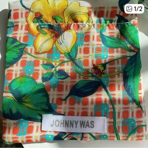 JOHNNY WAS  sunglasses/ eyeglasses silk
(2)
silk drawstring bags (4)